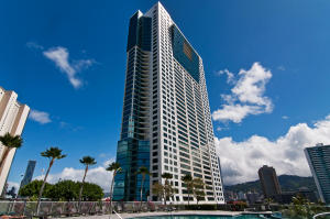 The beautiful Hawaiki Tower viewed from the pool deck.