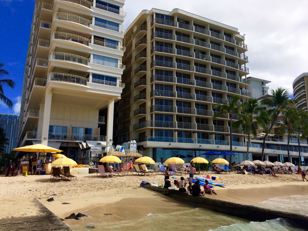 Waikiki Shore beach
